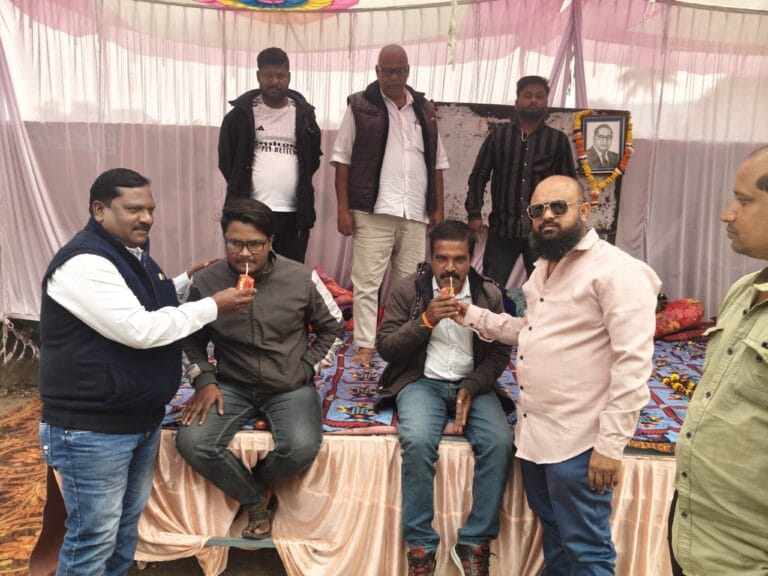 आंदोलन के सातवें दिन दो कार्यकर्ता क्रमिक भूख हड़ताल पर बैठे 11 IMG-20251207-WA0052