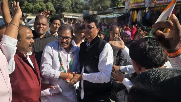 जनहितपूर्ण माँग को लेकर सारनी की जनता द्वारा किया गया शांतिपूर्ण आंदोलन अत्यंत प्रभावी रहा -विक्की सिंह 13 IMG-20251208-WA0112