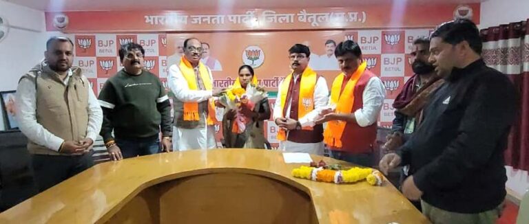 भाजपा समर्थित सुशीला वाघमारे टेमनी पंचायत के उपचुनाव में निर्विरोध निवार्चित 4 IMG-20251227-WA0110