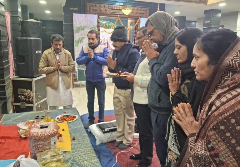 अनाथ और जरूरतमंद बच्चों की सहायतार्थ आयोजित हुई भजन संध्या 7 IMG-20251228-WA0071