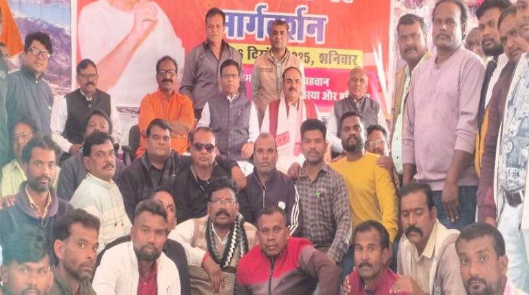 भारतीय मजदूर संघ के महामंत्री कुलदीप गुर्जर को कर्मचारियों की मांगों को लेकर सौंपा ज्ञापन 18 bms