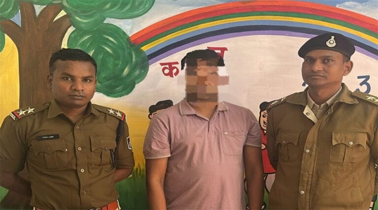 सारणी पुलिस ने म्यूचल फंड एवं ट्रैडिंग से रूपये दुगना करने के नाम पर धोखाधडी करने वाले आरोपी को किया गिरफ्तार 13 khade