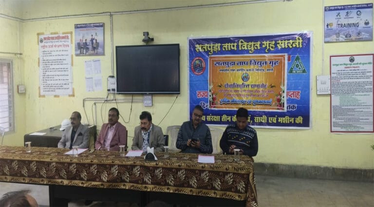 सेवानिवृत्त एस एन सिंह अतिरिक्त मुख्य अभियंता का मुख्य अभियंता कैथवार ने किया सम्मान। 1 mppgcl
