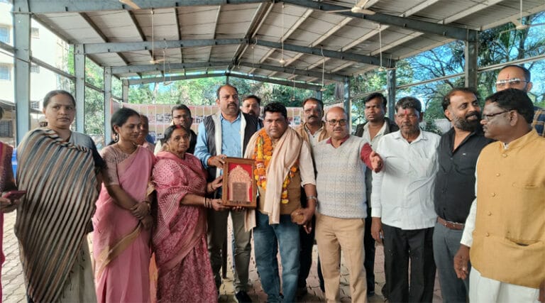 राष्ट्रीय हस्तशिल्प पुरूस्कार प्राप्त शिल्पी का भाजपा परिवार ने किया सम्मान 5 tigriya
