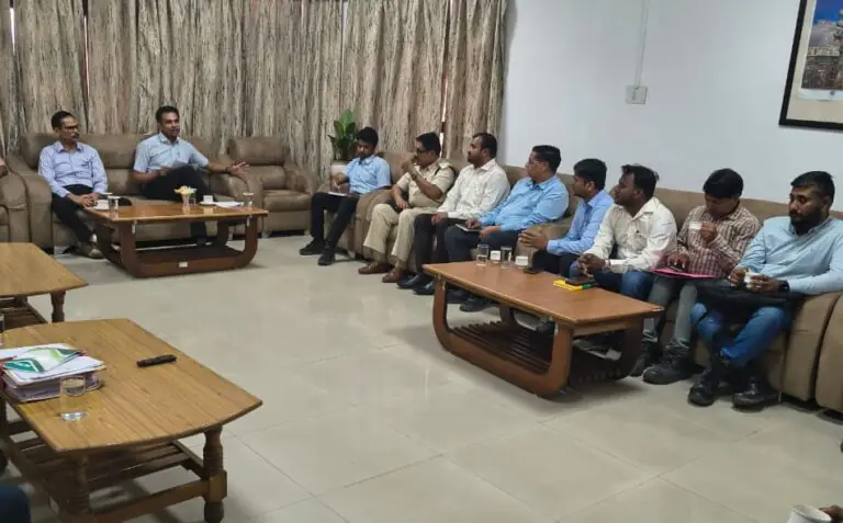 बिना कारण श्रमिकों को काम से न हटाएं
