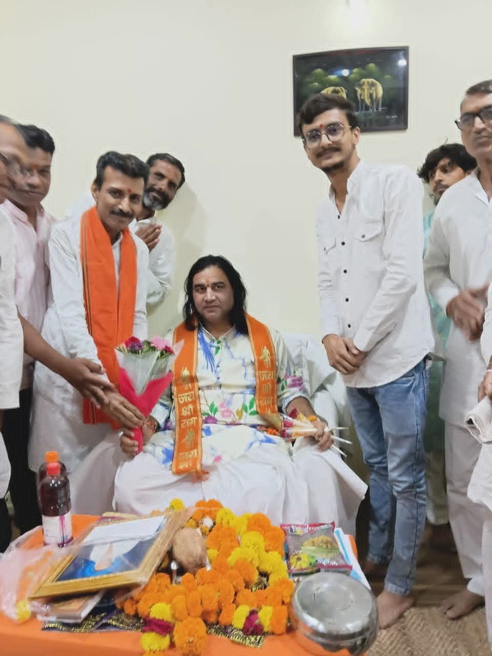 मुलताई में साधकों से मिले भागवत कथाकार देवकीनंदन ठाकुर, बोले- धर्म जागरण में बापूजी का योगदान अविस्मरणीय 2 WhatsApp Image 2026 06 10 at 18.59.56