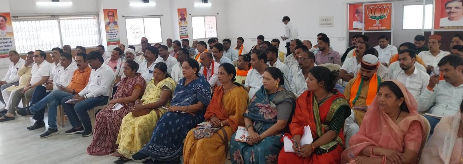 हर कार्यकर्ता जिम्मेदारी को सेवा का माध्यम मानकर कार्य करें - कांतदेव सिंह 2 bjpy