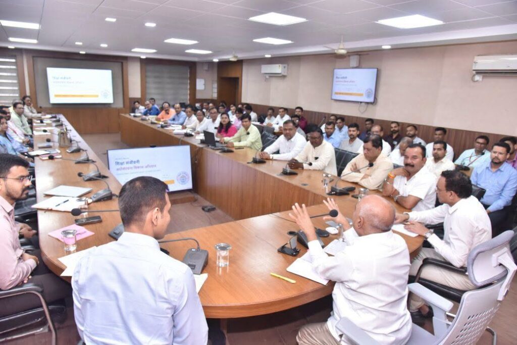 ‘शिक्षा संजीवनी’ अभियान -समाज-सरकार की साझेदारी से शासकीय विद्यालयों के कायाकल्प का अभिनव मॉडल 6 786377013 1579478303975076 2139205633852287883 n