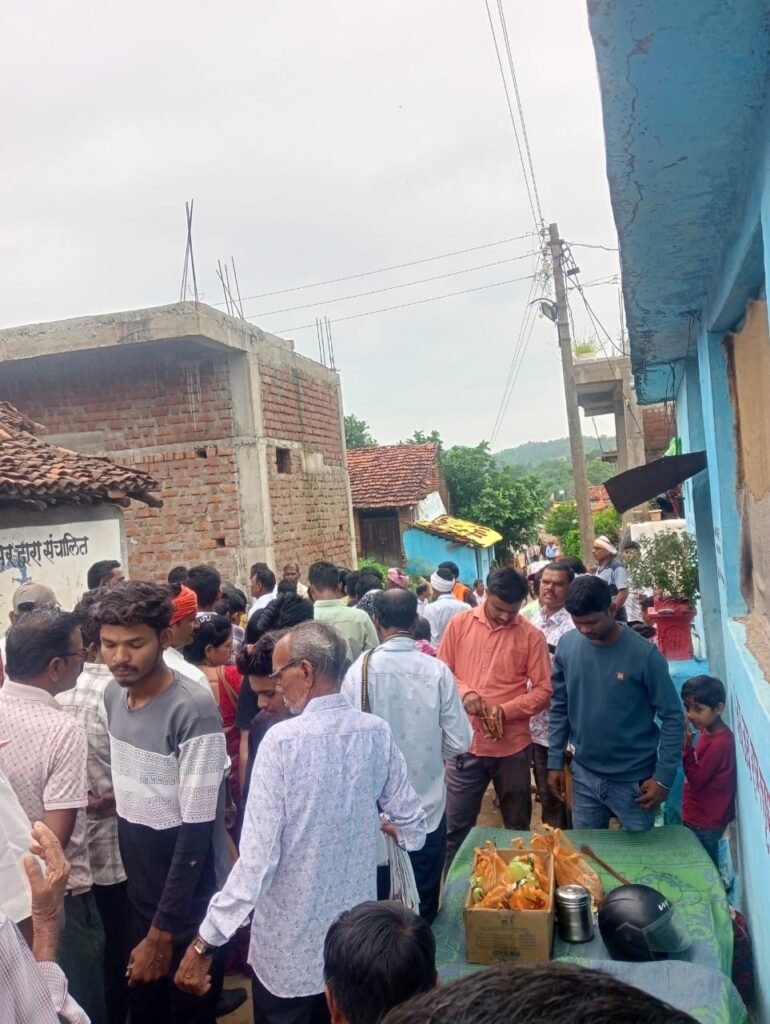 सौंसर के बीधोनी गांव में होता है सिर्फ नाग पंचमी के दिन, असाध्य रोग मिर्गी का इलाज -उमड़ी सैकड़ो लोगो की भीड़ (वीडियो ) 5 WhatsApp Image 2026 08 17 at 10.19.20