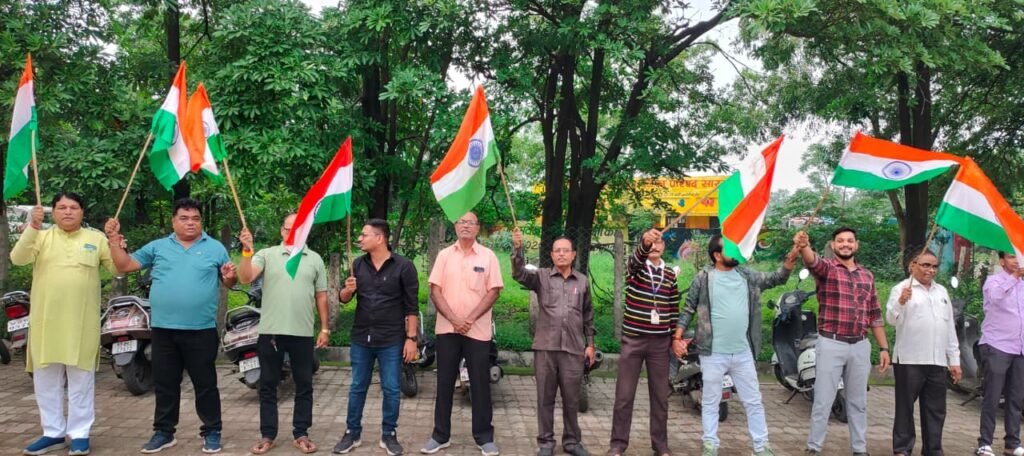 हर-घर तिरंगा अभियान के समापन पर नपाध्यक्ष, सीएमओ ने विभिन्न स्पर्धाओं में विजेता स्कूली बच्चों को किया पुरस्कृत 5 WhatsApp Image 2026 08 17 at 20.11.02 2
