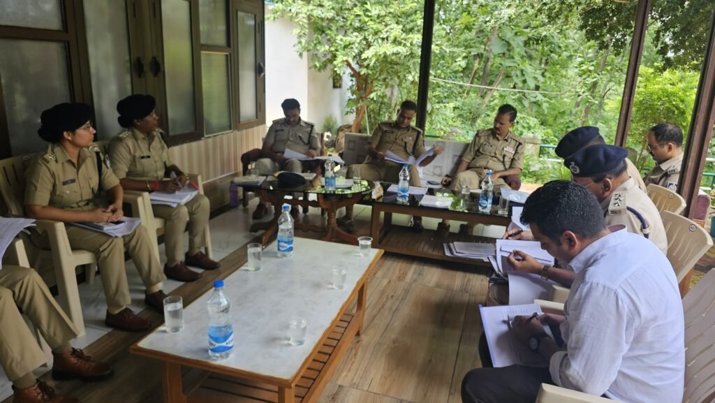 पुलिस महानिरीक्षक नर्मदापुरम जोन द्वारा बैतूल जिले के राजपत्रित अधिकारियों की वार्षिक अपराध समीक्षा बैठक आयोजित 2 WhatsApp Image 2026 08 20 at 17.22.06