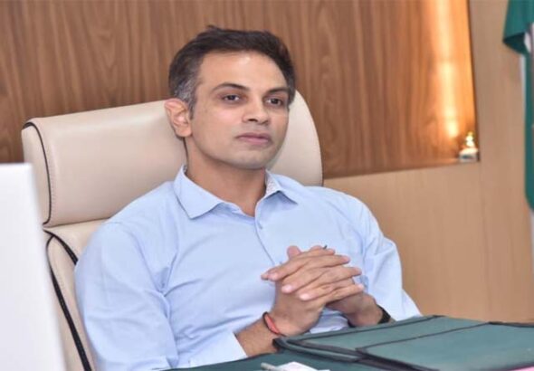 कलेक्टर डॉ. सोनवणे ने लापरवाह सरपंच-सचिवों को नोटिस जारी करने के निर्देश 10 sourabh