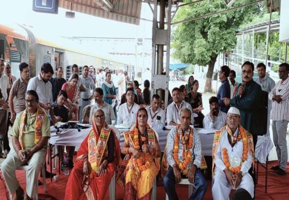 मुख्यमंत्री तीर्थ दर्शन योजना के तहत 183 यात्री मथुरा के लिए रवाना 6 tirth darshan betul