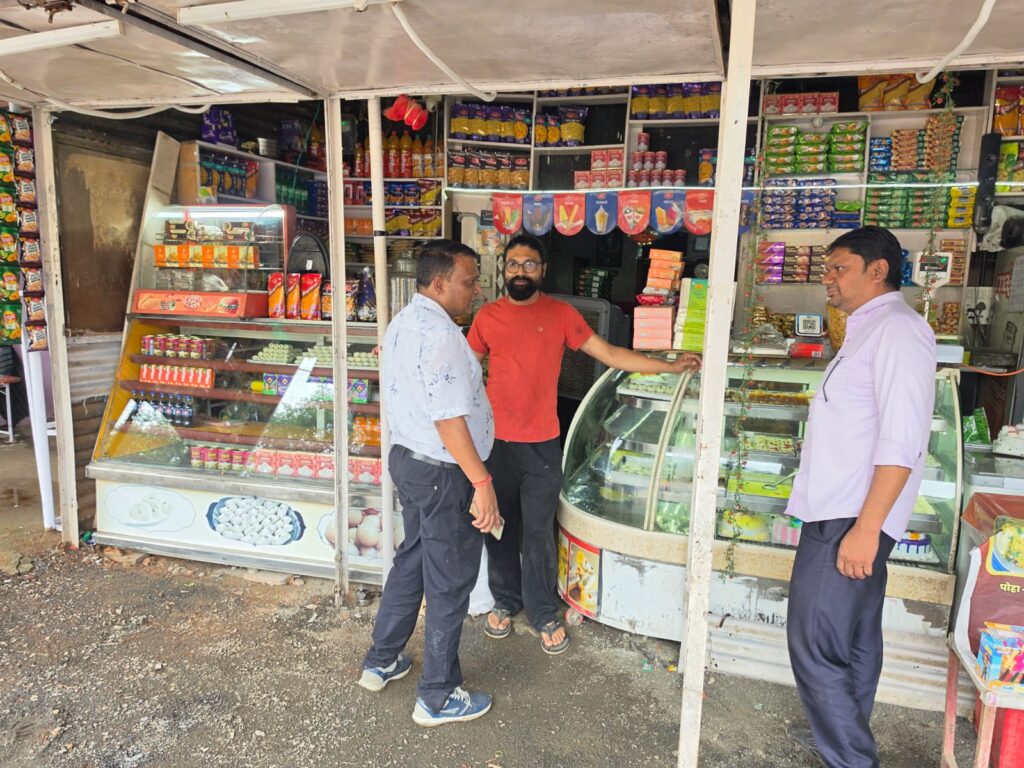 बैतूल (Betul) - त्यौहार के पहले तैयारी , शाहपुर , घोड़ाडोंगरी , बगडोना के विभिन्न खाद्य प्रतिष्ठानों का किया निरीक्षण,सेम्पल लिए 5 खाद्य एवं औषधि प्रशासन के जांच दलों ने 04