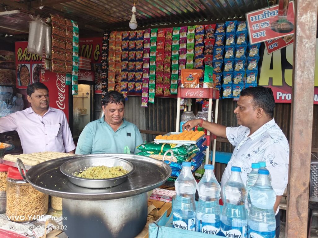 बैतूल (Betul) - त्यौहार के पहले तैयारी , शाहपुर , घोड़ाडोंगरी , बगडोना के विभिन्न खाद्य प्रतिष्ठानों का किया निरीक्षण,सेम्पल लिए 3 खाद्य एवं औषधि प्रशासन के जांच दलों ने