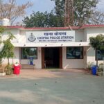 चोपना पुलिस की जुआ फड़ पर बड़ी कार्रवाई,ग्राम शांतिपुर में जुआ खेलते 06 आरोपी गिरफ्तार 20 chopna
