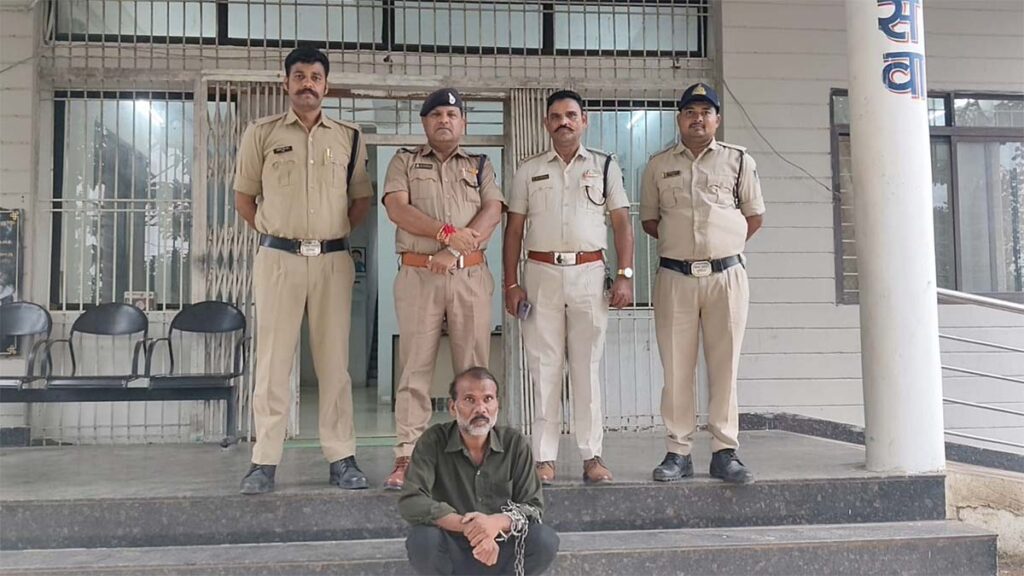 ग्राम घुघरी में धर्म परिवर्तन के मामले में 10 हजार का इनामी फरार आरोपी गिरफ्तार 1 ghughri