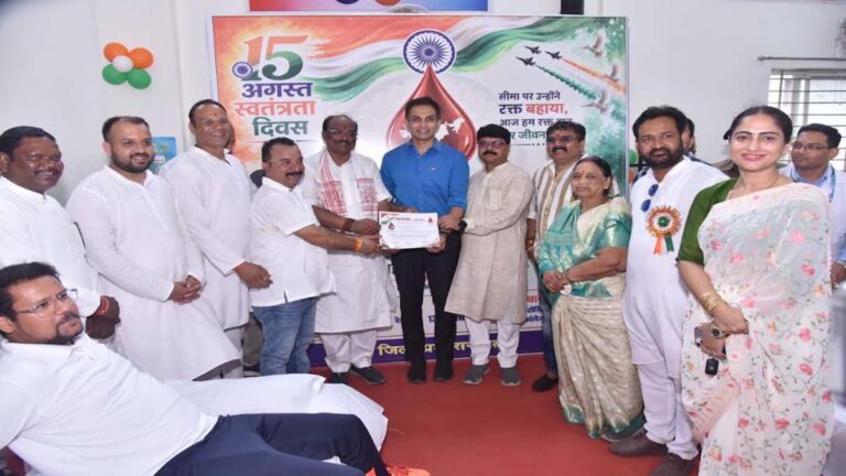 कलेक्टर की पहल -बैतूल में रक्तदान की नई मिसाल: अगस्त में 1,235 यूनिट रक्त संग्रह 31 rakdan