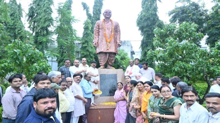ठाकरे जी ने संगठन में परिवार की भावना को मजबूत किया - दुर्गादास उइके 26 thakre